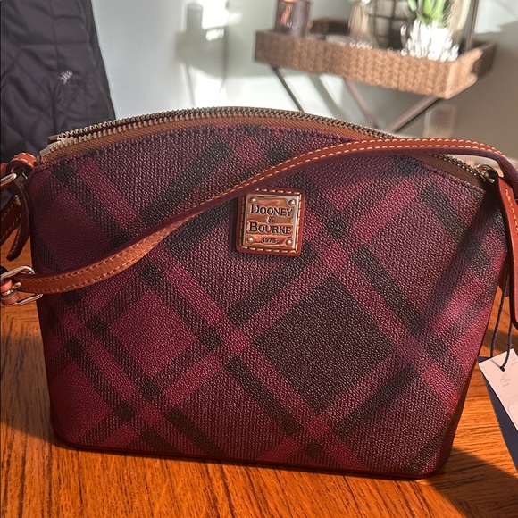 New Dooney & Bourke Burgundy and Black Plaid Bag with Matching wallet - Picture 2 of 11